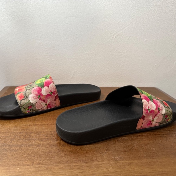Gucci Women's Floral Slide Sandals - Picture 4 of 7